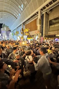 三社祭 金曜日夜の神輿